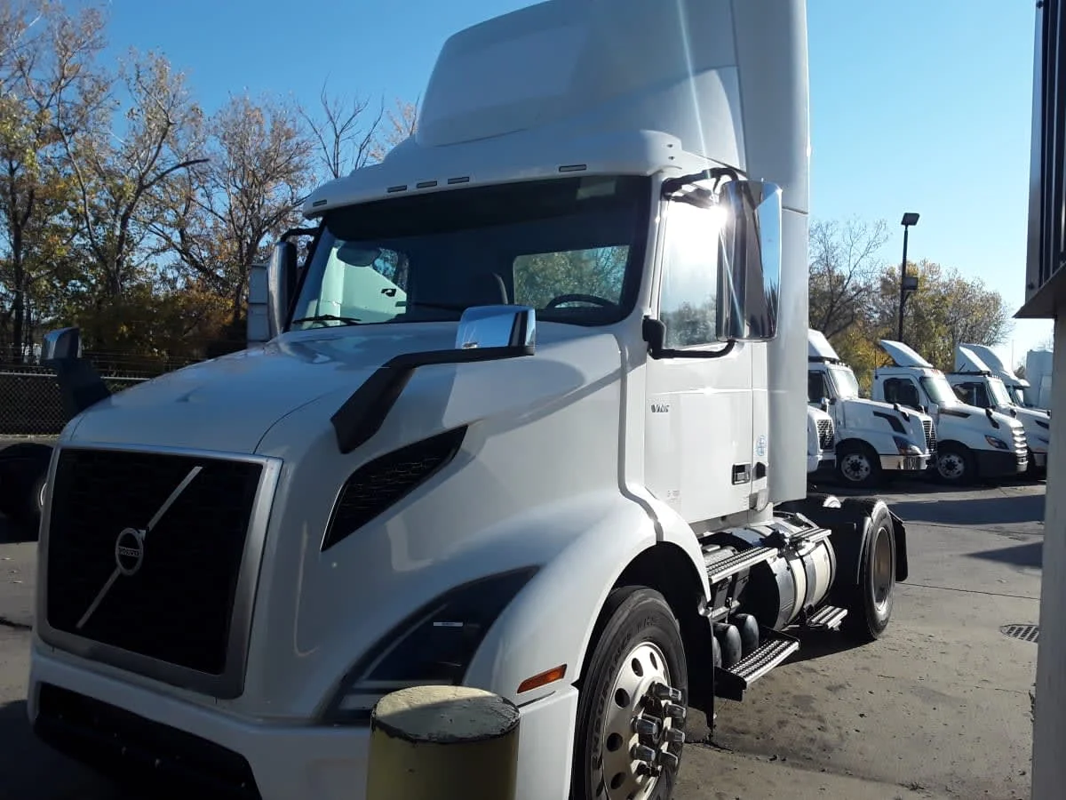 2019 Volvo VNR 660 in Kansas City, MO