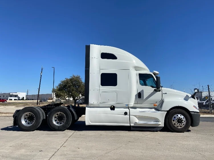 2022 International LT in San Antonio, TX — photo 8