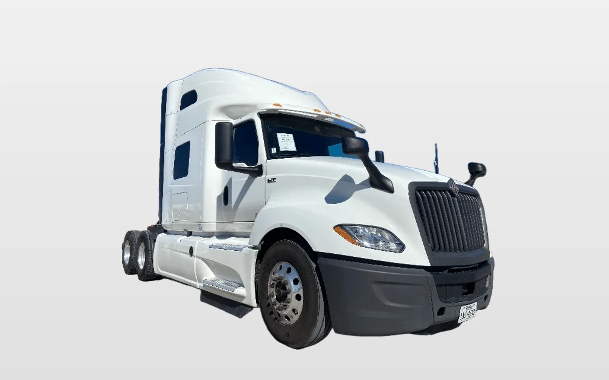 2022 International LT - image 1