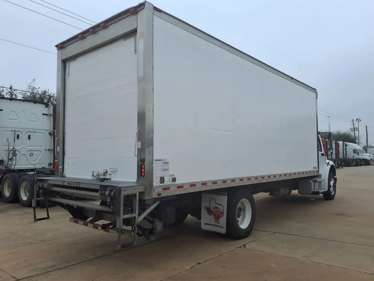 2019 Freightliner M2 106 in Houston, TX — photo 4