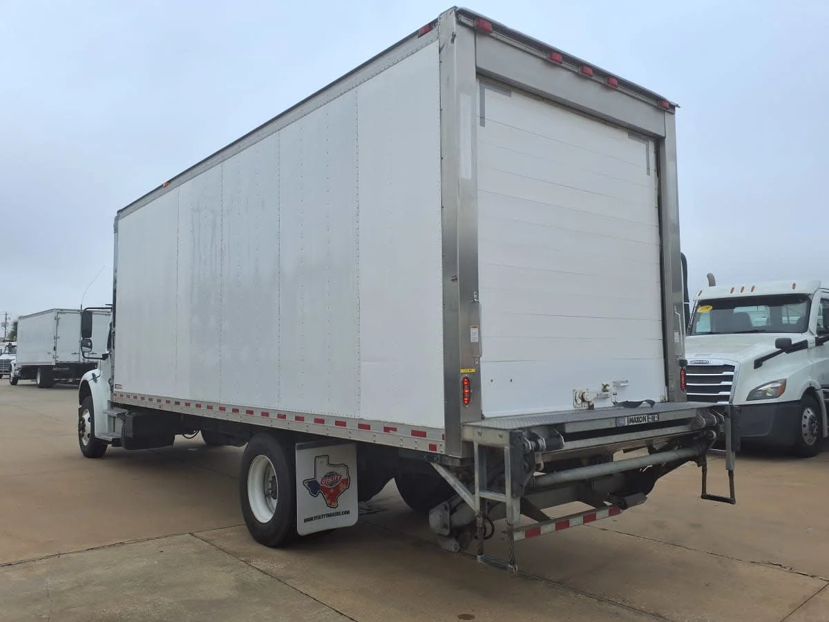 2019 Freightliner M2 106 in Houston, TX — photo 6