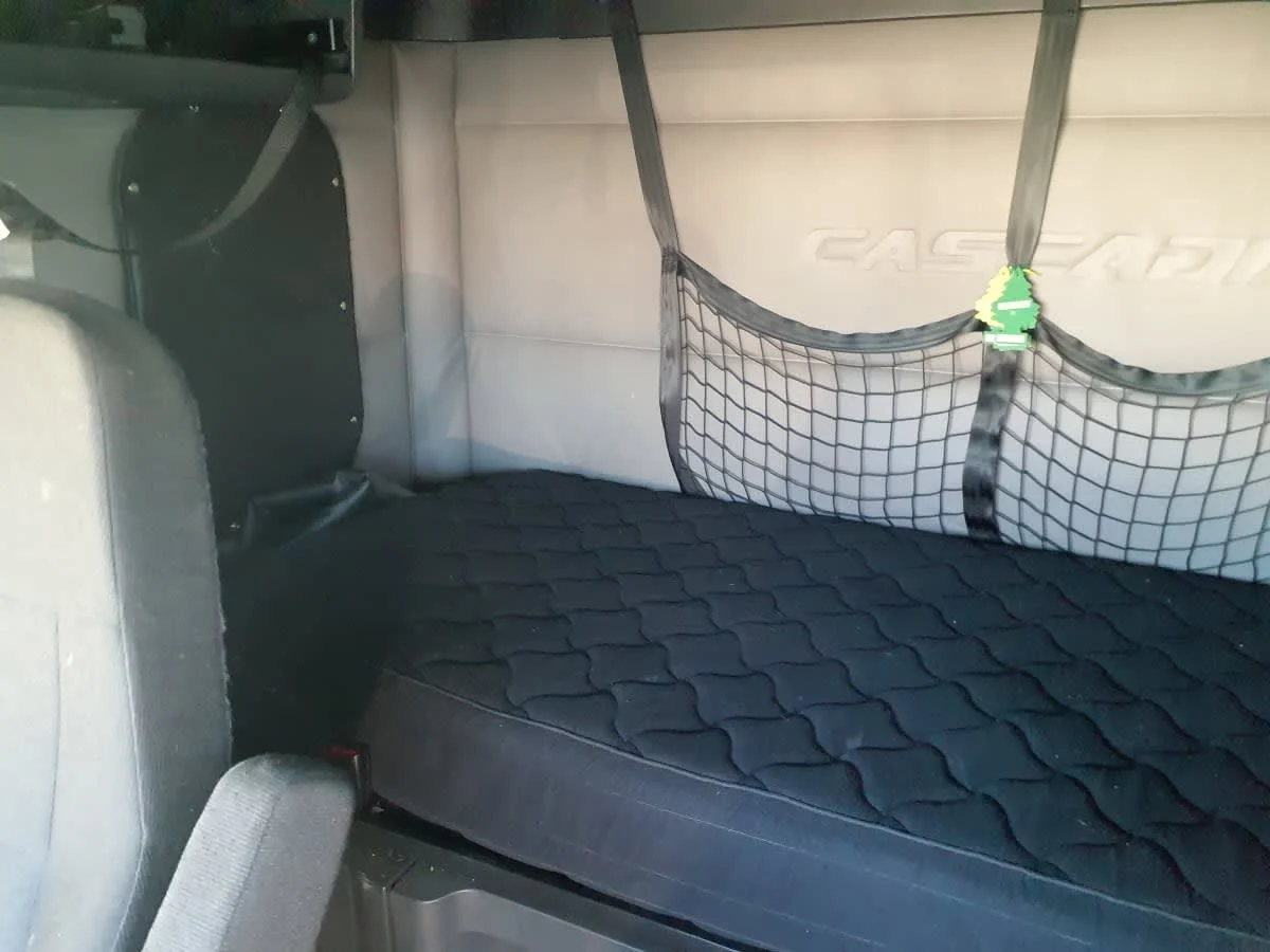 2020 Freightliner Cascadia in Springfield, MA — photo 8