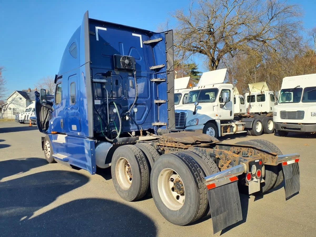 2020 Freightliner Cascadia in Springfield, MA — photo 6
