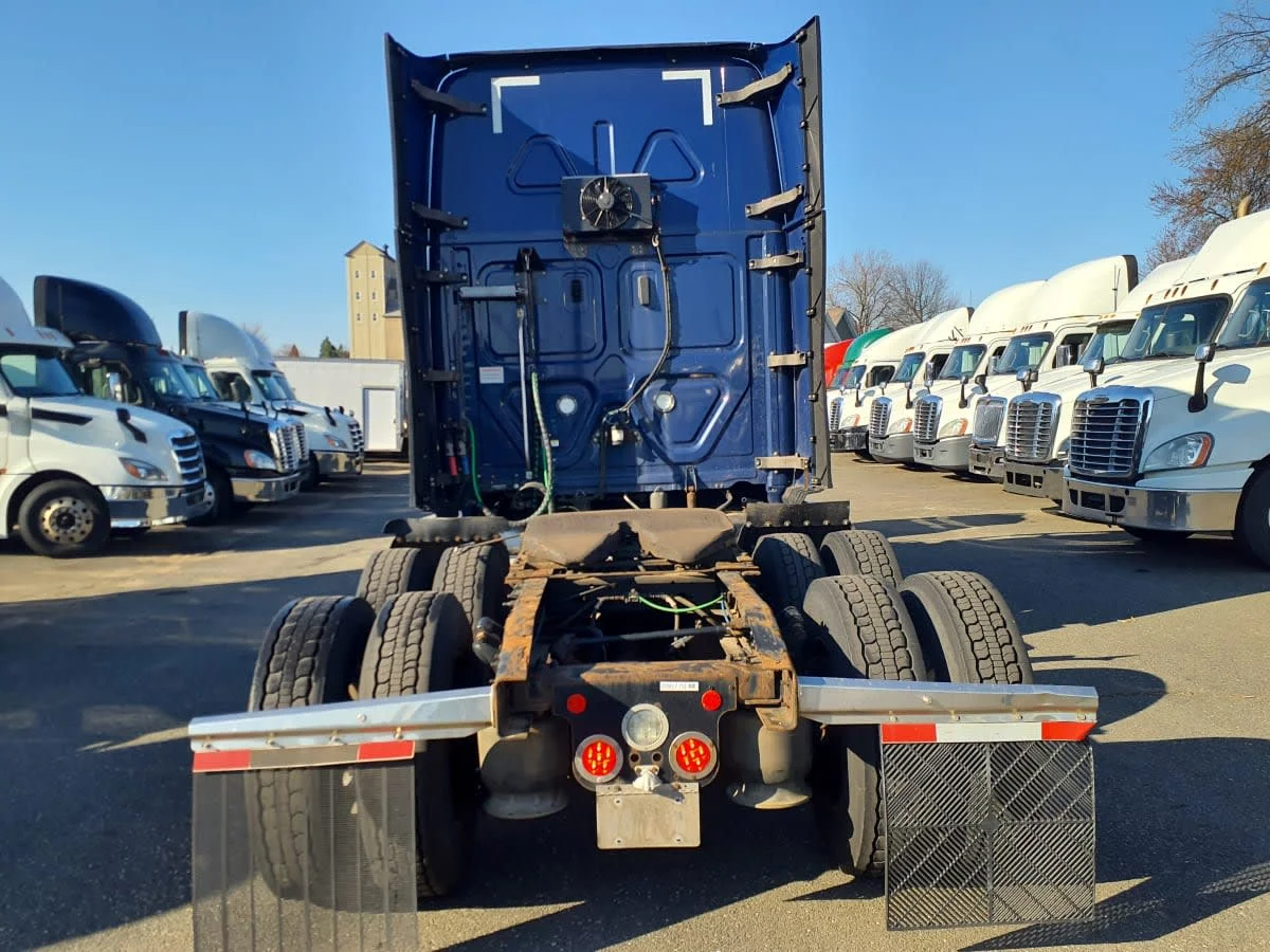 2020 Freightliner Cascadia in Springfield, MA — photo 5