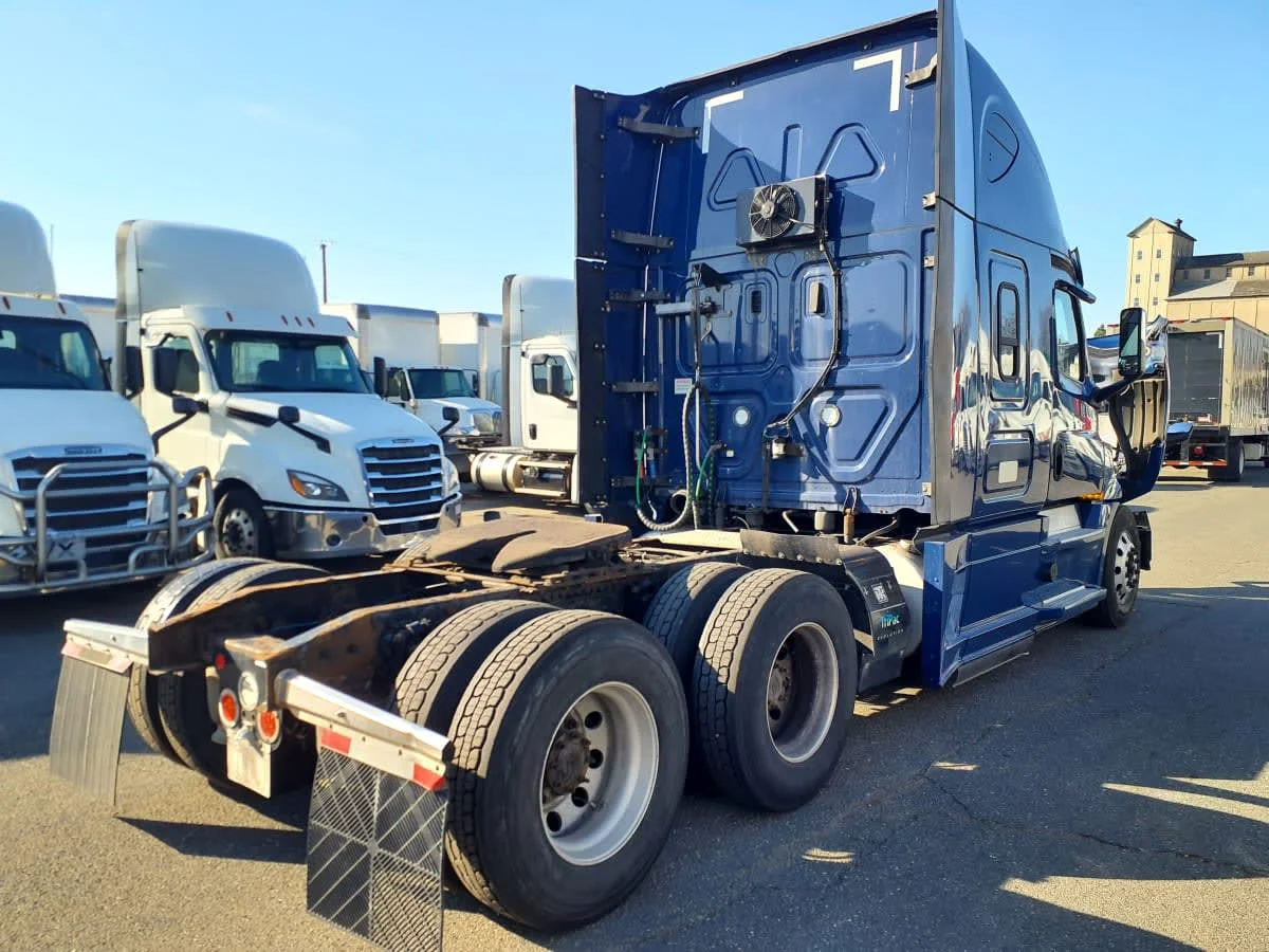 2020 Freightliner Cascadia in Springfield, MA — photo 4