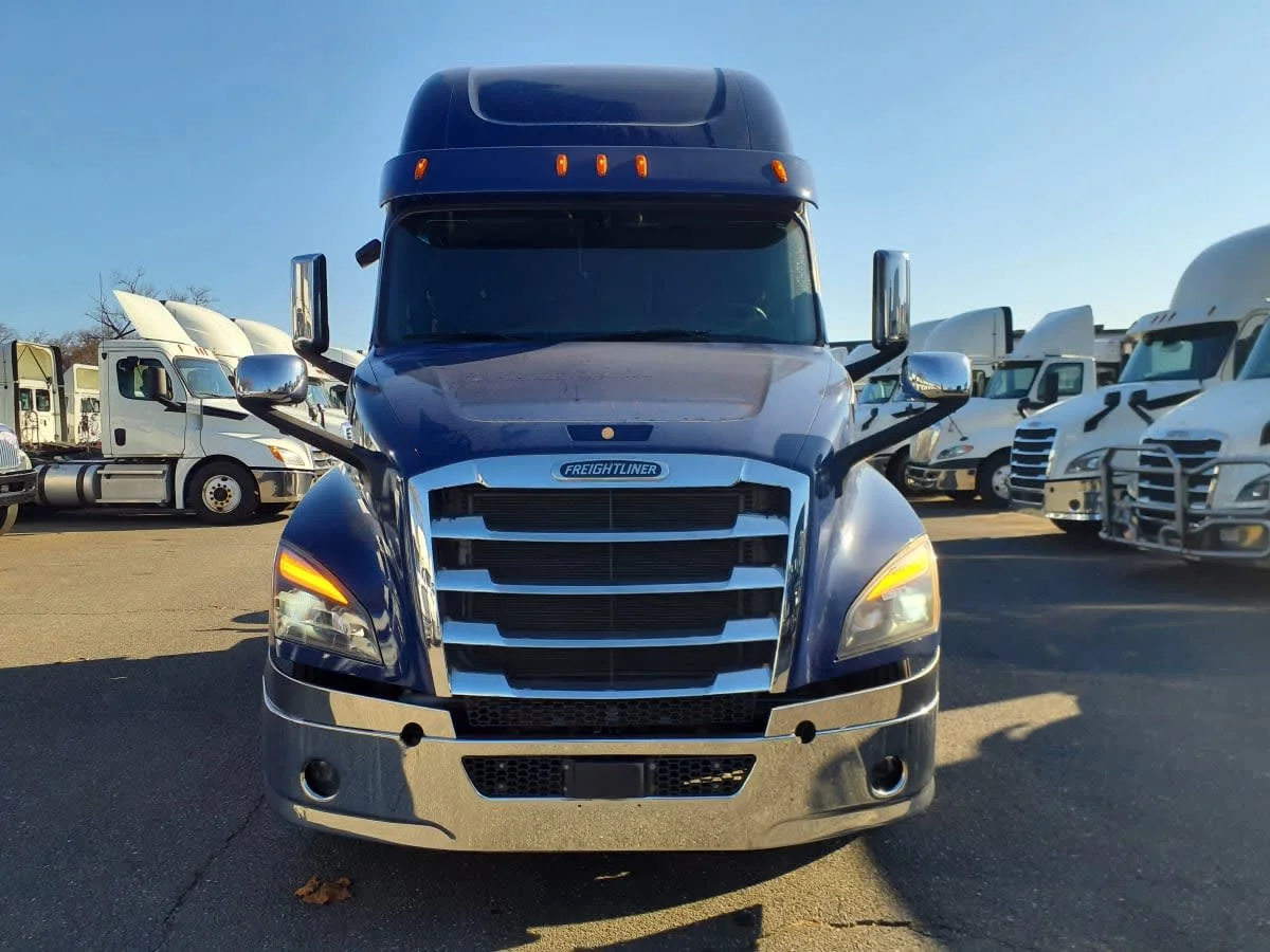 2020 Freightliner Cascadia in Springfield, MA — photo 2