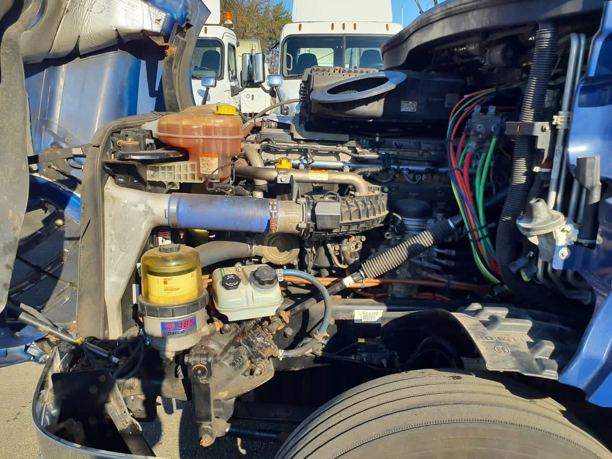 2020 Freightliner Cascadia in Springfield, MA — photo 9