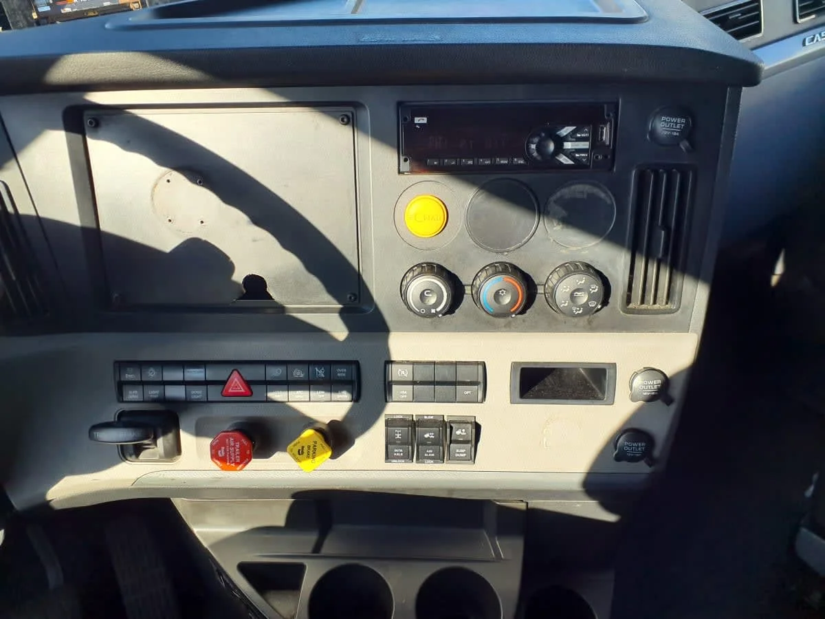 2020 Freightliner Cascadia in Springfield, MA — photo 7