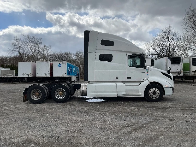 2023 Volvo VNL 760 - image 8