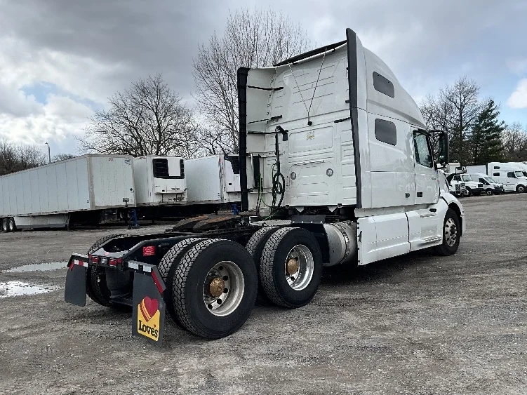 2023 Volvo VNL 760 - image 7