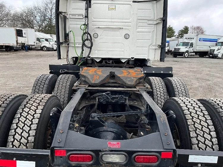 2023 Volvo VNL 760 - image 6