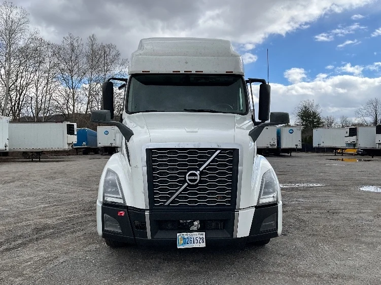 2023 Volvo VNL 760 - image 2