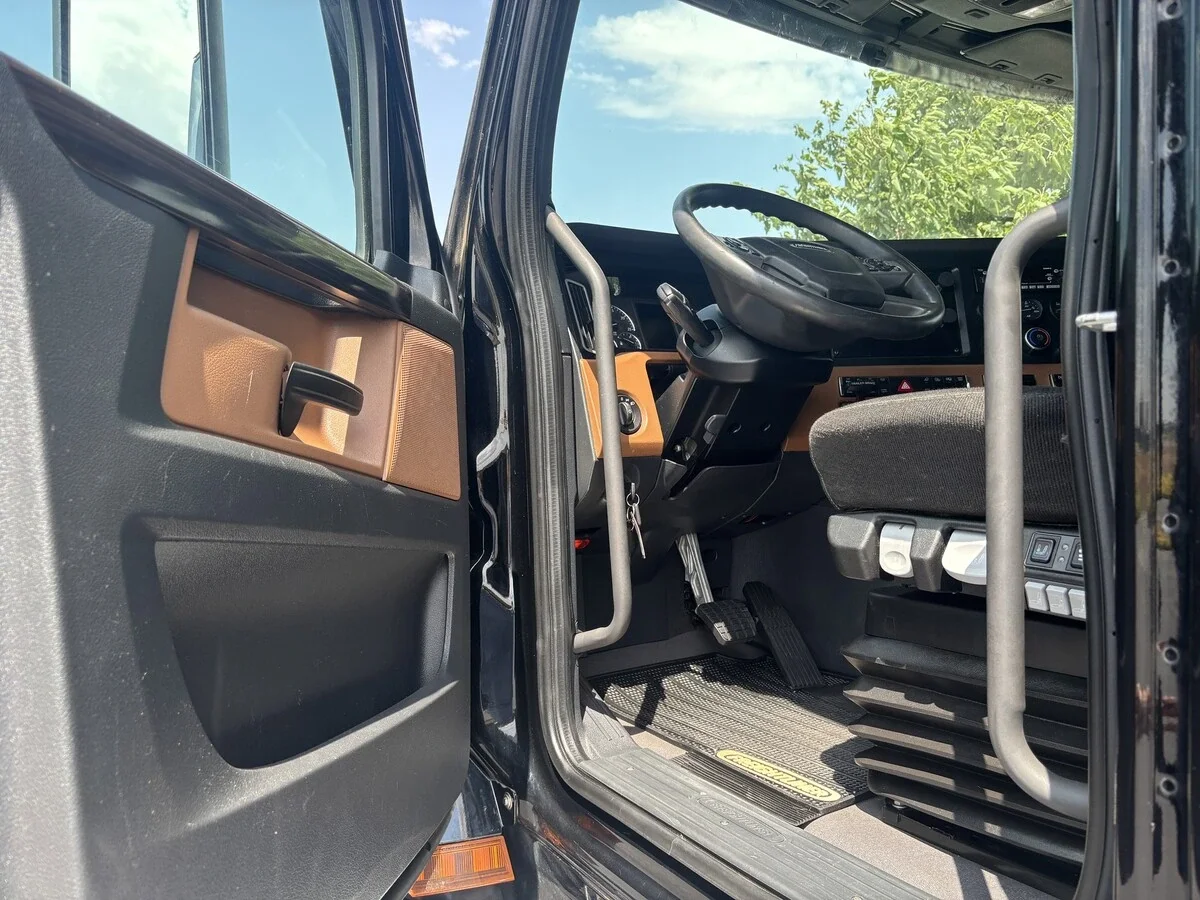 2022 Freightliner Cascadia — photo 10