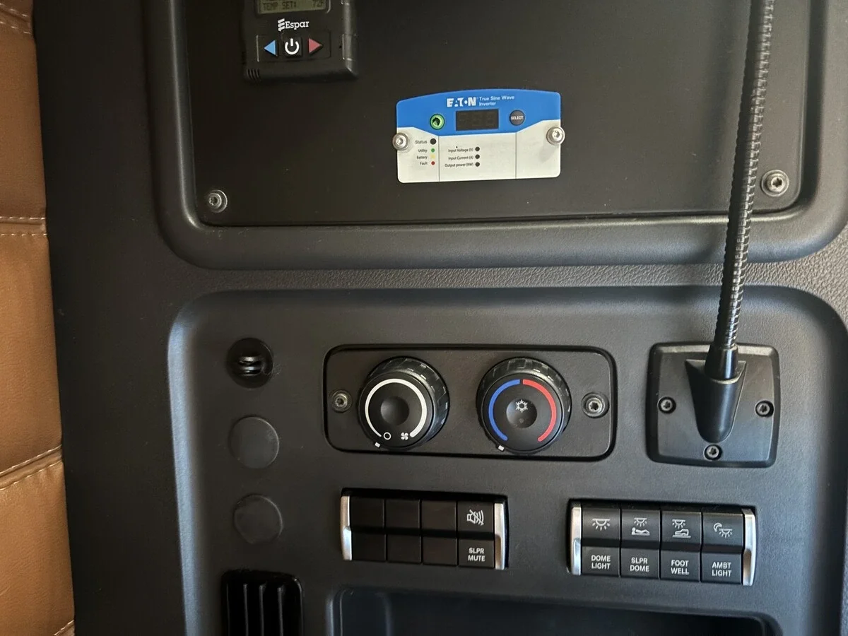 2022 Freightliner Cascadia — photo 18