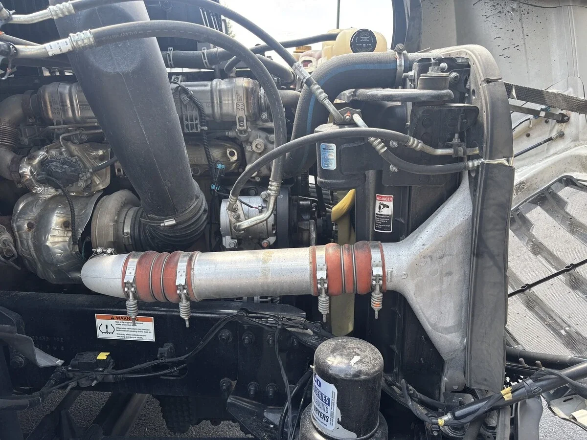 2022 Freightliner Cascadia — photo 23
