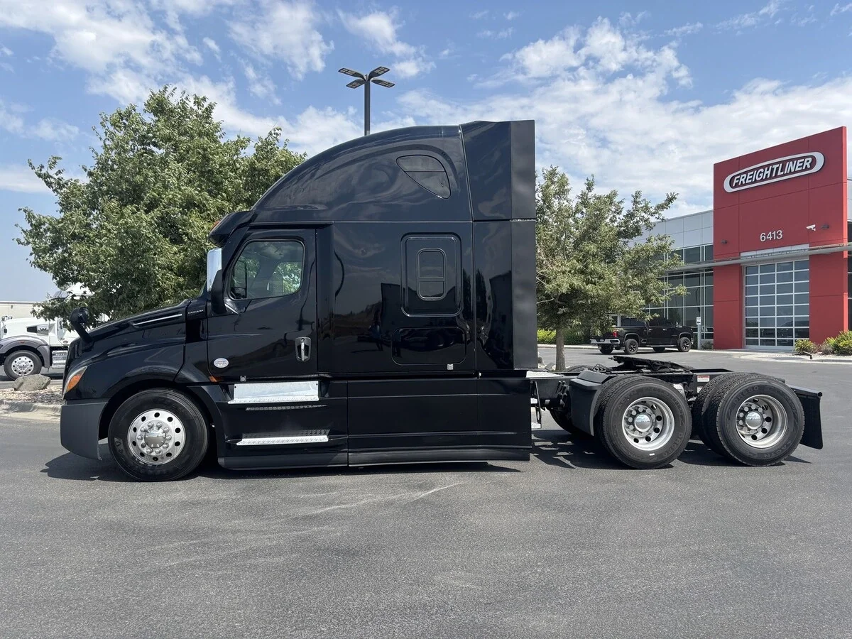 2022 Freightliner Cascadia — photo 4