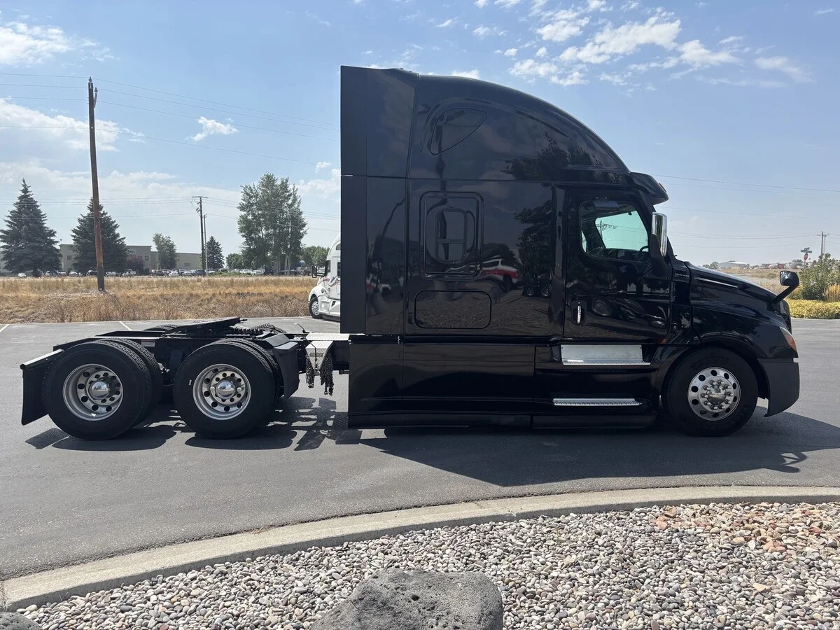 2022 Freightliner Cascadia — photo 5