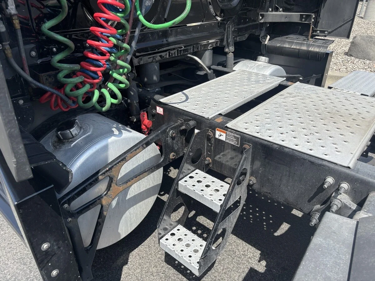 2022 Freightliner Cascadia — photo 9