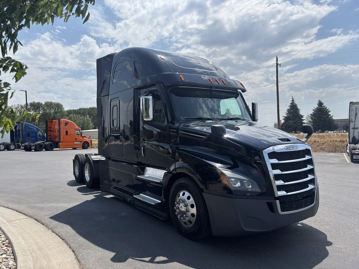 2022 Freightliner Cascadia — photo 3