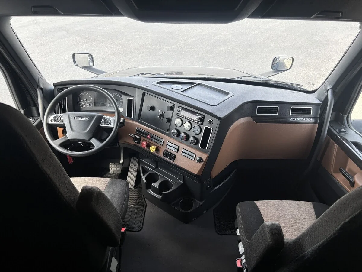 2022 Freightliner Cascadia — photo 19