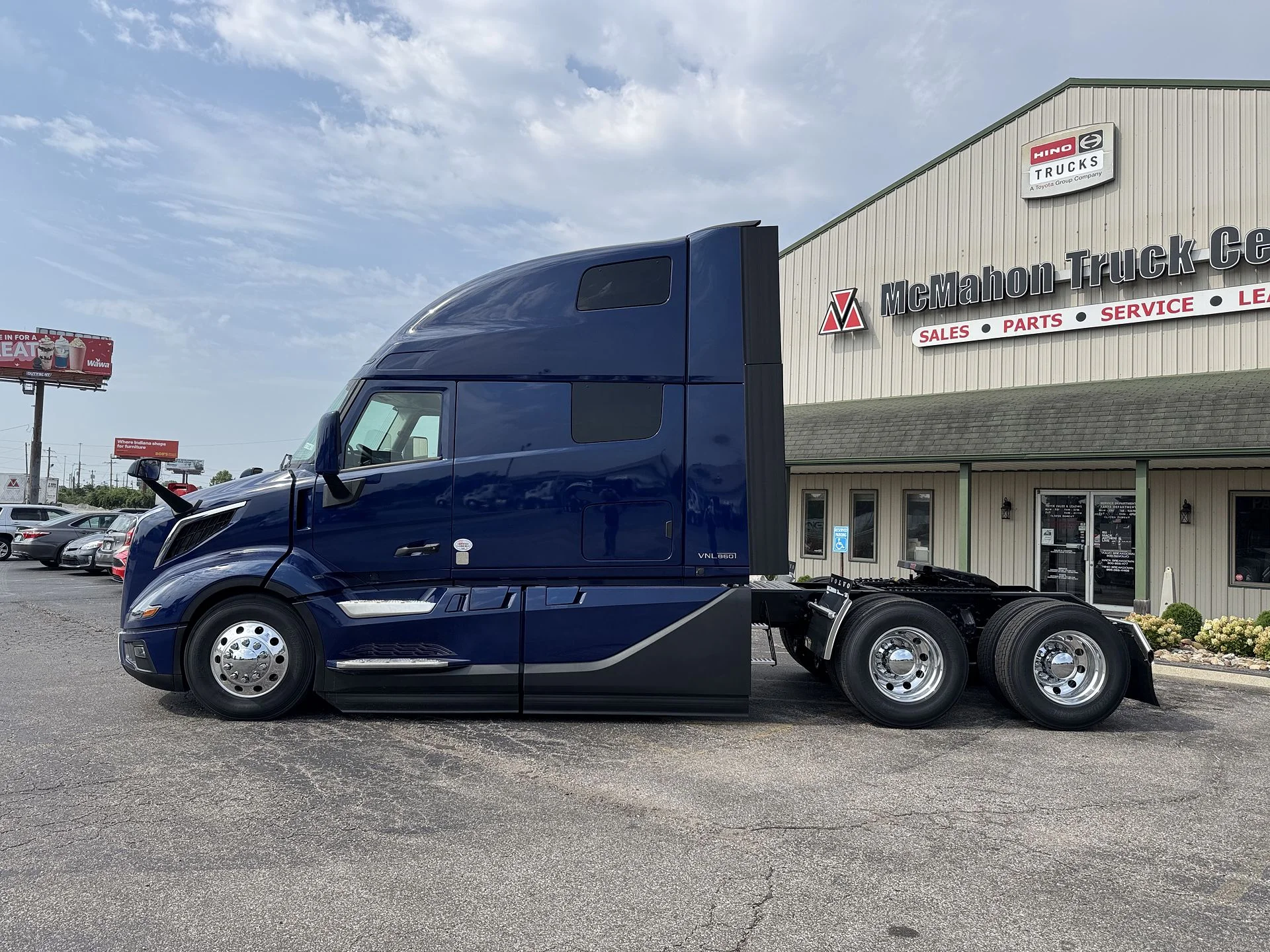 2027 Volvo in Clarksville, IN — photo 2