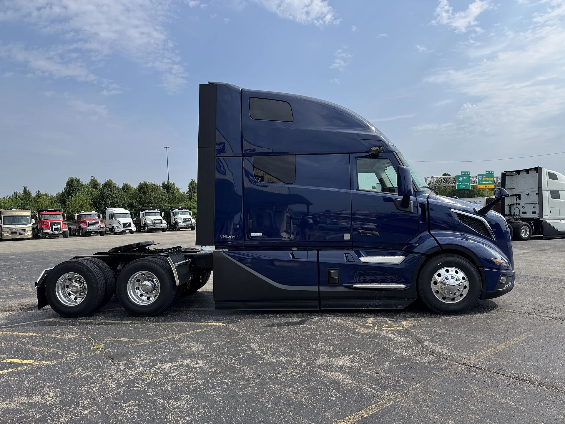 2027 Volvo in Clarksville, IN — photo 4