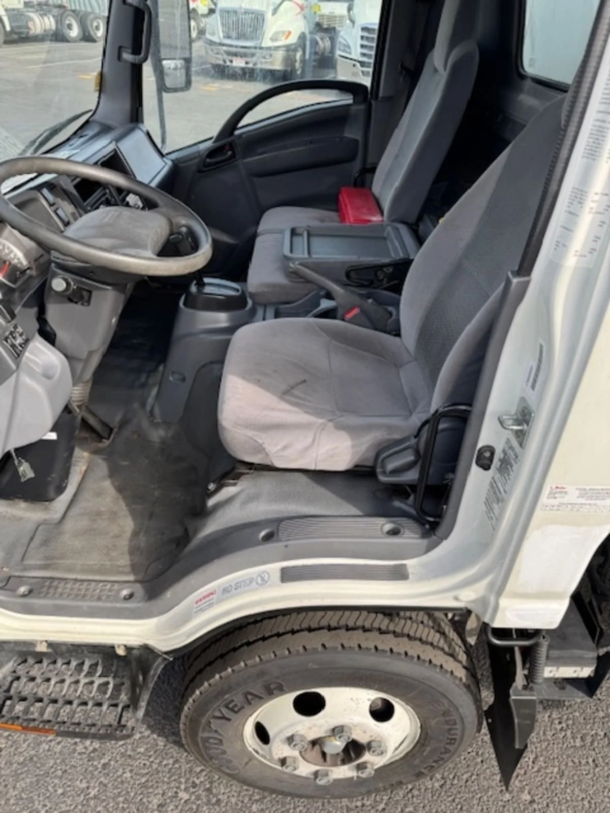 2019 Isuzu NPR - image 7