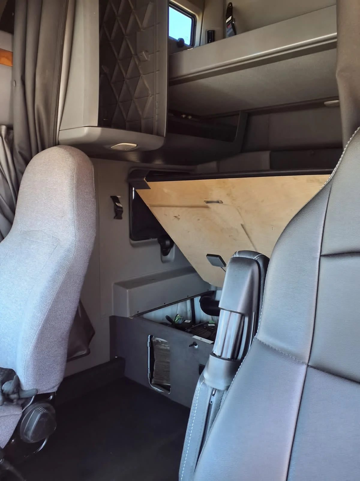 2019 International LT in Cleveland, OH — photo 8