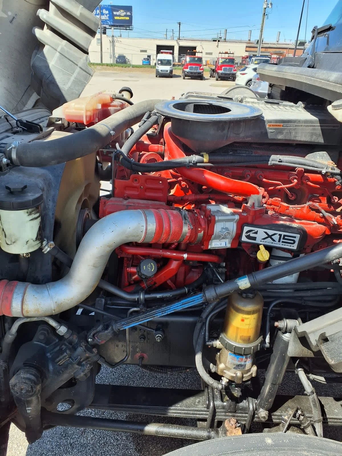 2019 International LT - image 9