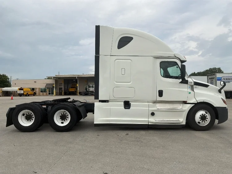 2020 Freightliner Cascadia in Montgomery, AL — photo 8