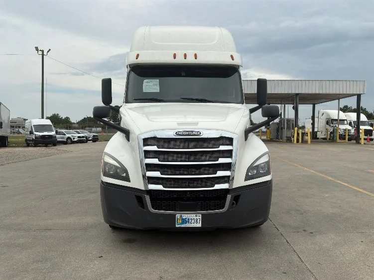 2020 Freightliner Cascadia in Montgomery, AL — photo 2