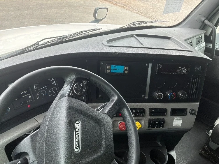 2020 Freightliner Cascadia in Montgomery, AL — photo 10