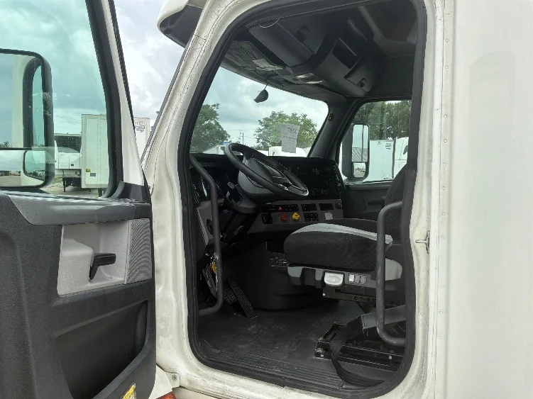 2020 Freightliner Cascadia in Montgomery, AL — photo 9