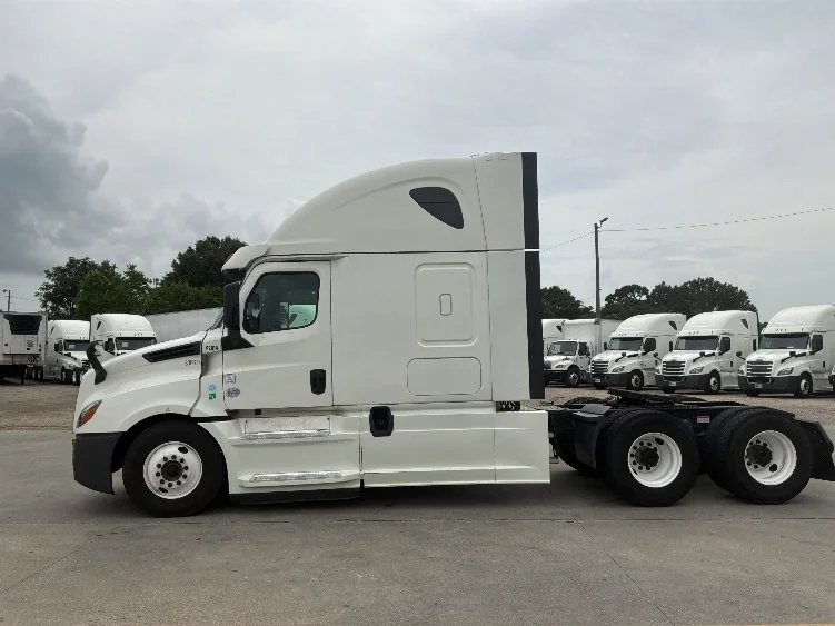 2020 Freightliner Cascadia in Montgomery, AL — photo 4