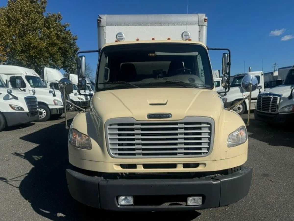 2017 Freightliner M2 106 - image 2