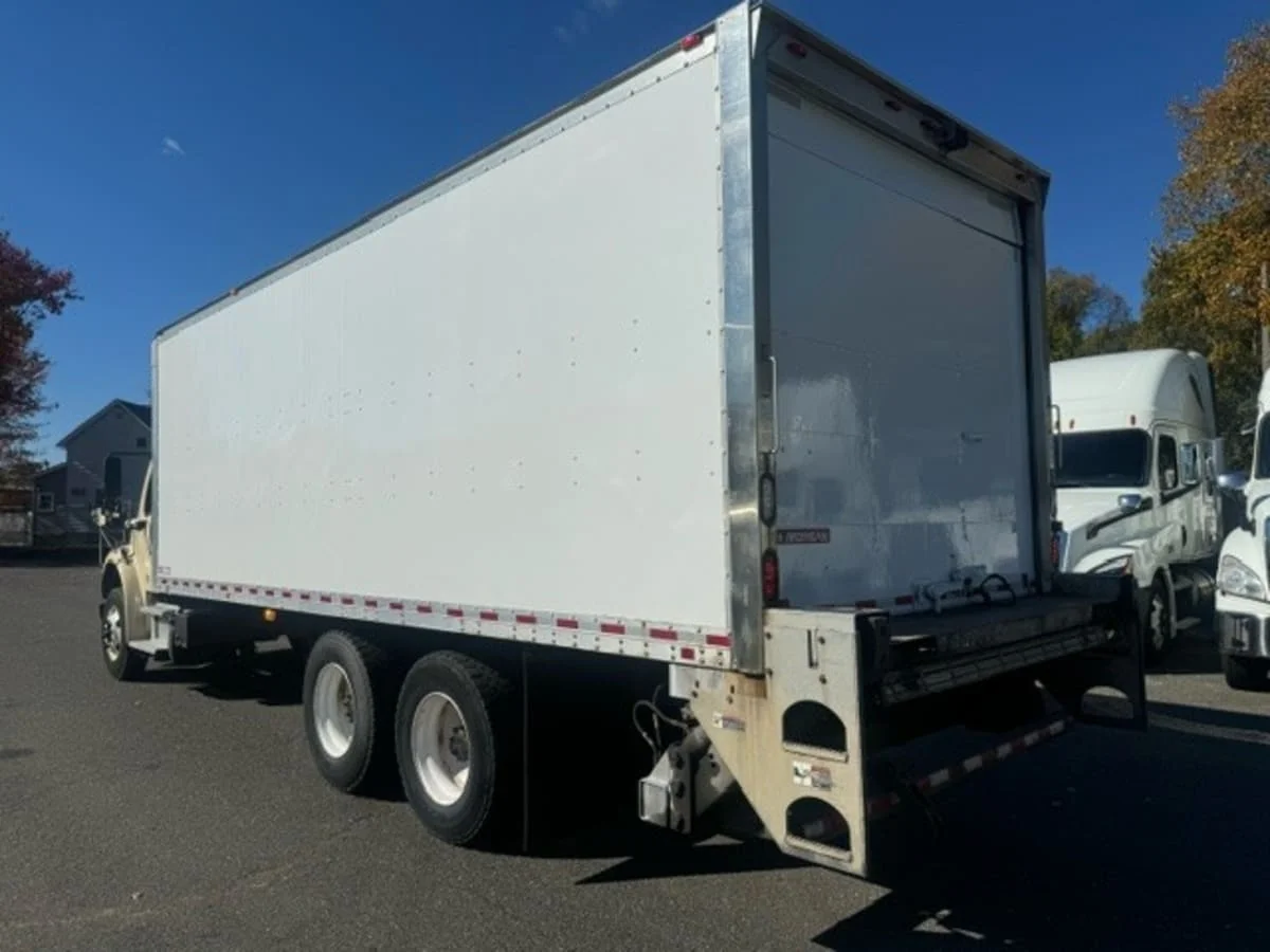 2017 Freightliner M2 106 in Springfield, MA — photo 6