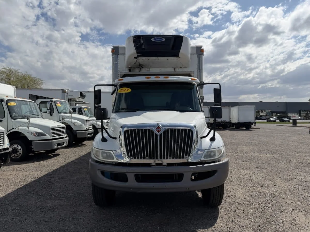 2019 International 4300 in Phoenix, AZ — photo 2