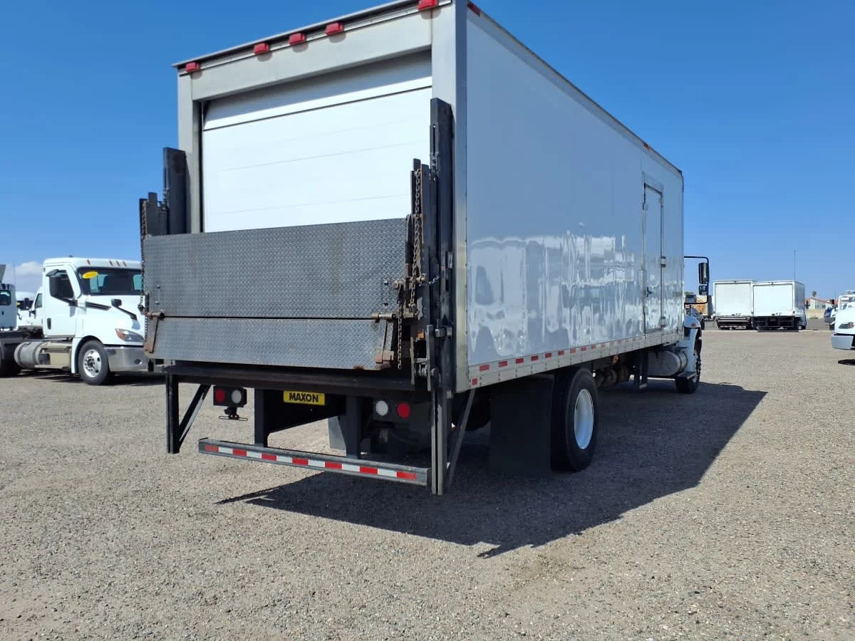 2019 International 4300 in Phoenix, AZ — photo 4