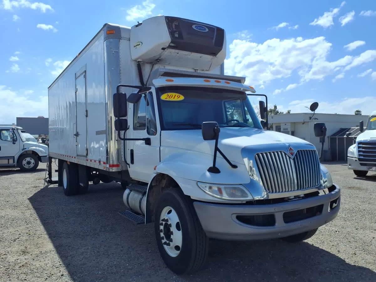 2019 International 4300 in Phoenix, AZ — photo 3