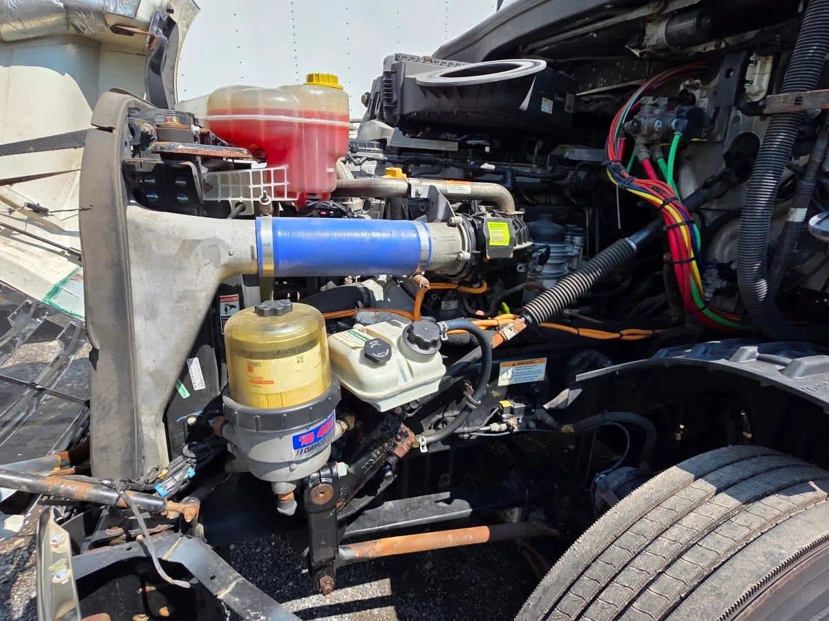 2019 Freightliner Cascadia - image 8