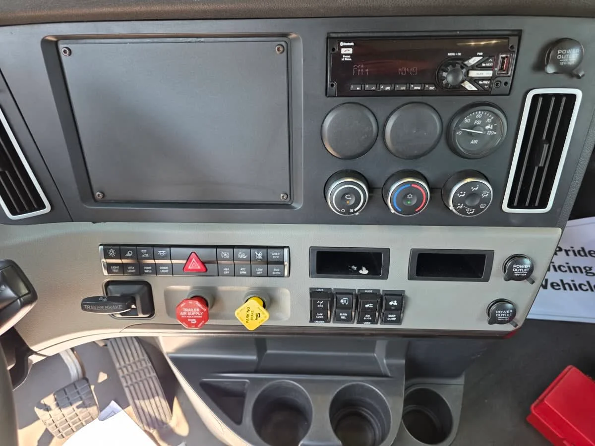 2019 Freightliner Cascadia in Bensalem, PA — photo 10