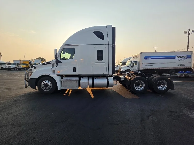 2022 Freightliner Cascadia in Spokane Valley, WA — photo 4