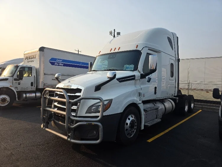 2022 Freightliner Cascadia in Spokane Valley, WA — photo 3