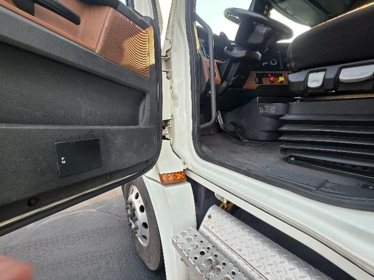 2022 Freightliner Cascadia in Spokane Valley, WA — photo 9