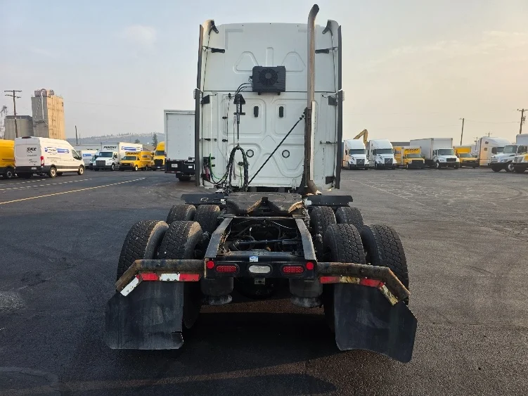 2022 Freightliner Cascadia in Spokane Valley, WA — photo 6