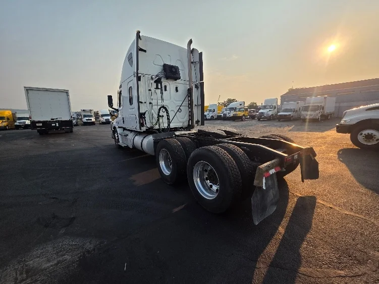 2022 Freightliner Cascadia in Spokane Valley, WA — photo 5