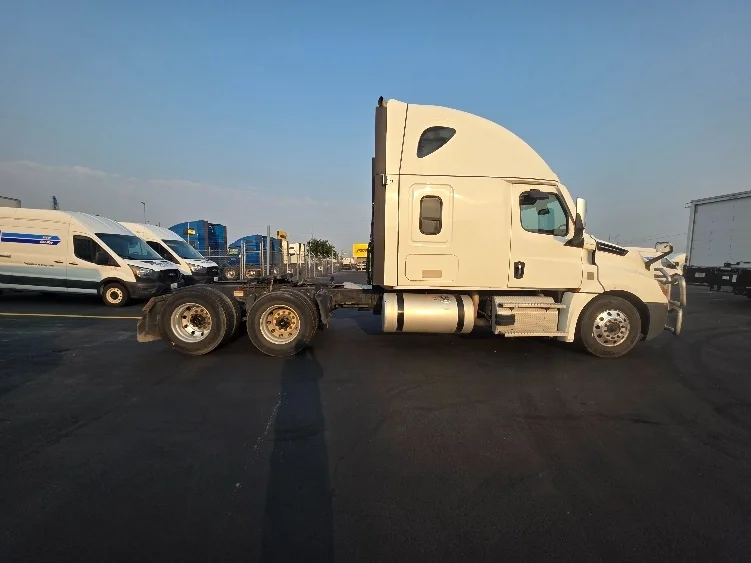 2022 Freightliner Cascadia in Spokane Valley, WA — photo 8