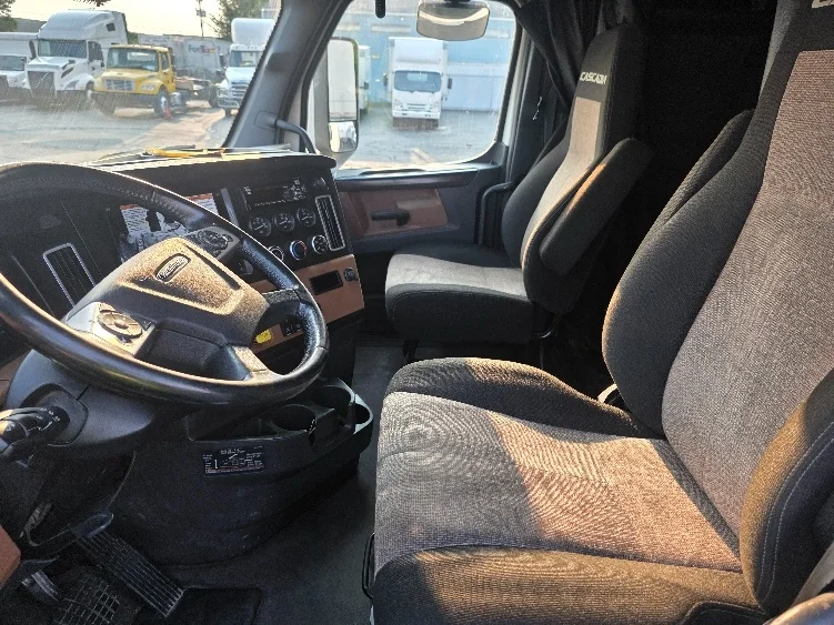 2022 Freightliner Cascadia in Spokane Valley, WA — photo 10