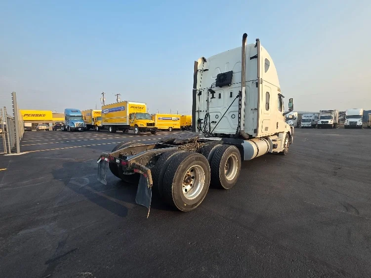 2022 Freightliner Cascadia in Spokane Valley, WA — photo 7