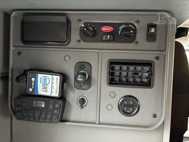 2022 Peterbilt 389 in Portland, OR — photo 26